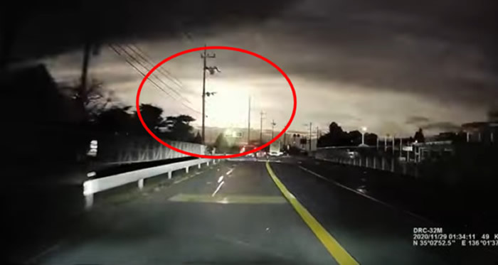 日本29日凌晨天空中再度出现火流星 巨大火球从天而降