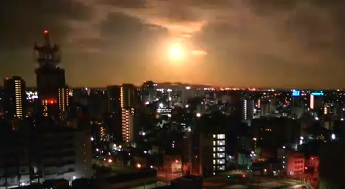 日本29日凌晨天空中再度出现火流星 巨大火球从天而降