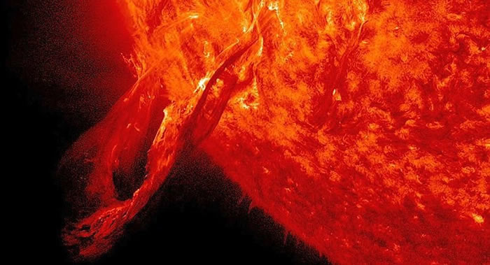 《天文学杂志》：“旅行者”航天器首次发现太阳大耀斑引发的电子宇宙射线爆发