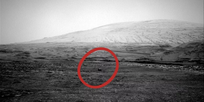 好奇号在火星表面发现神秘巨石