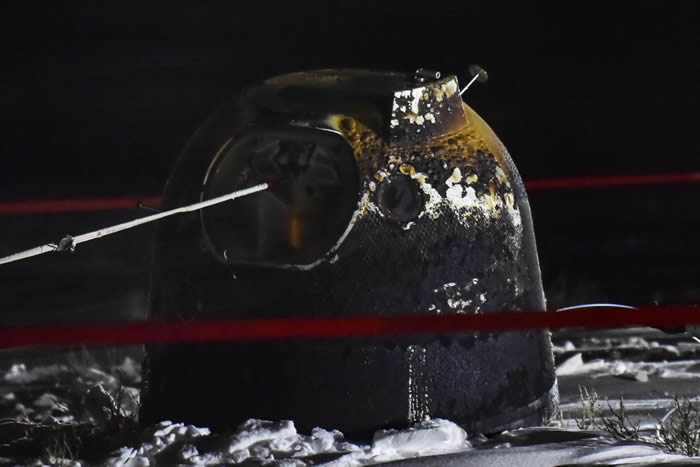 中国月球探测器嫦娥五号顺利返回地球 着陆在内蒙古四子王旗