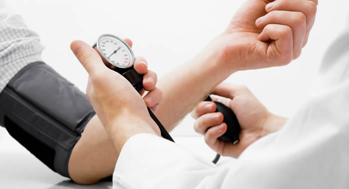 Hypertension杂志：左臂和右臂血压差值过大会增加心脏病发作或中风的风险