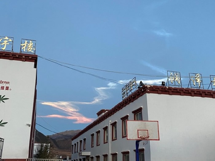 火流星!2020年12月23日凌晨青海玉树襄谦县天降巨大火球 中国地震台网证实陨石坠落