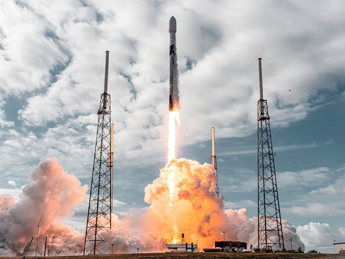 SpaceX破世界纪录一次送143枚人造卫星上太空