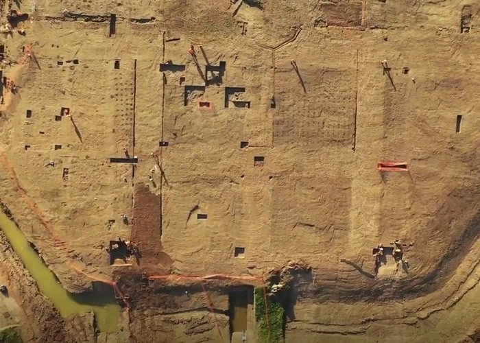 Ӣ������˿��ƶ�ϣ��·�γ�����������õ�16�������ڹ��ͻ�԰��ַ