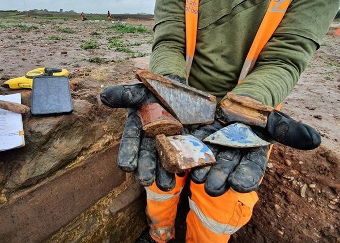 Ӣ������˿��ƶ�ϣ��·�γ�����������õ�16�������ڹ��ͻ�԰��ַ