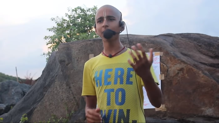 阿南德的预言有人相信,也饱受批评。(图/翻摄自YouTube@Conscience)