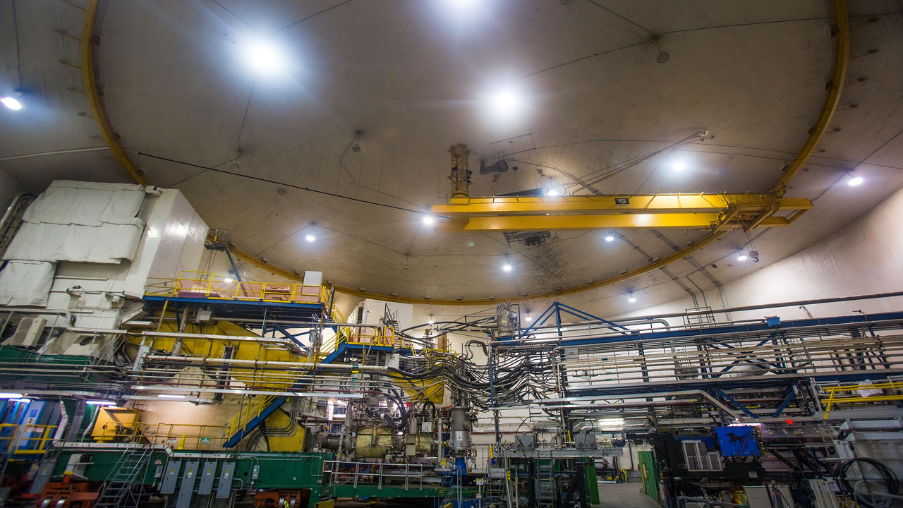 铅原子核测量结果表明中子星可能比预期的更大