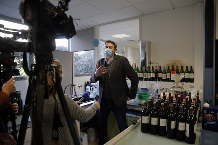 ̫ջ޹˾䵽ʿռվĺƻع һ֧100Ԫʯƿ