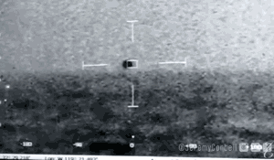 美国公布最新UFO视频：球形不明飞行物不断移动最终坠入海洋