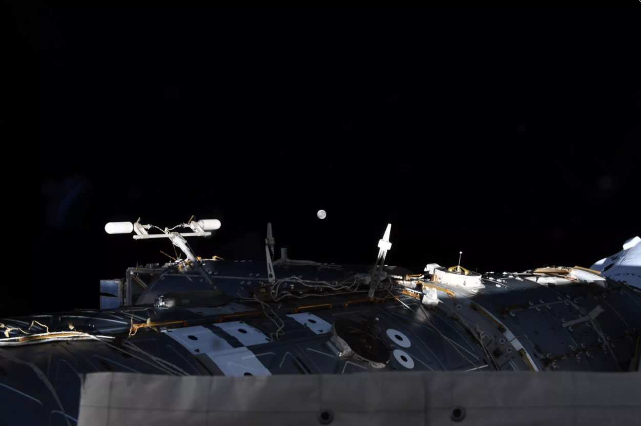 ���ʿռ�վ�Ա�ǳ�����ӹ��������ĳ�����������ȫʳ