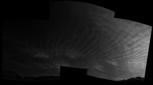 好奇号在火星上捕捉到罕见的云层景象