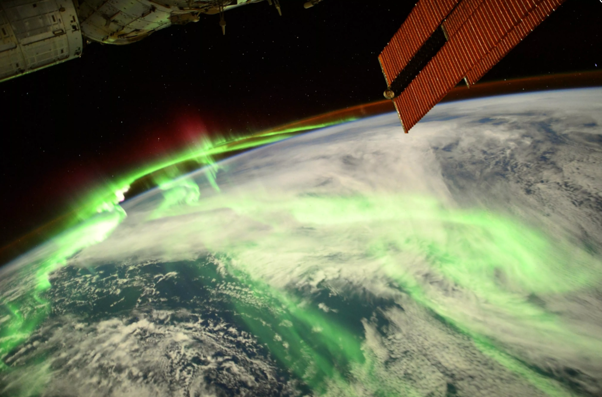 欧洲航天局宇航员thomaspesquet从国际空间站拍摄的地球极光照片让人