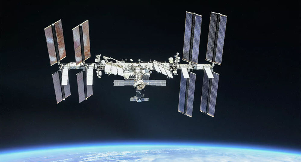 国际空间站在太空中失去方位持续半小时