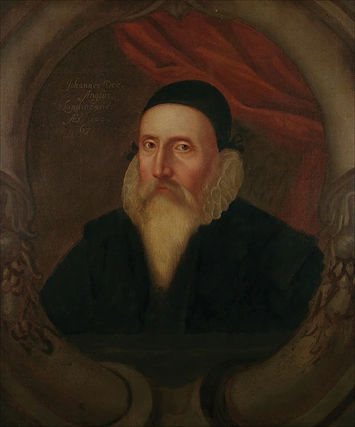 约翰．迪伊（1527-1608）的肖像。 「迪伊起初跨立于两种『魔法』的界线上，一种是被视为科学的自然界『魔法』，另一种是被视为宗教走火入魔以后的邪门『魔法』─