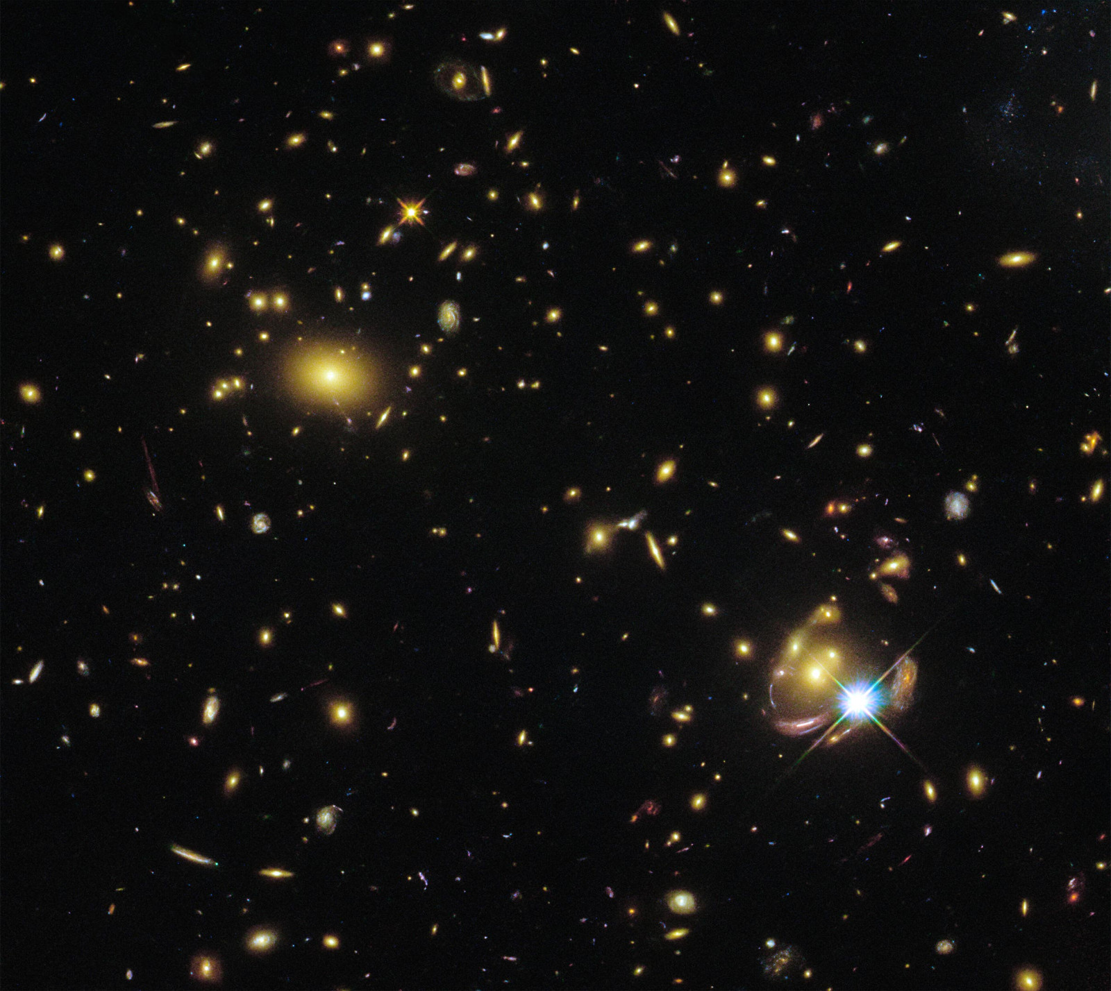 哈勃广角相机3号拍摄的照片中出现三次的SGAS 0033+02星系 引力透镜迷人眼