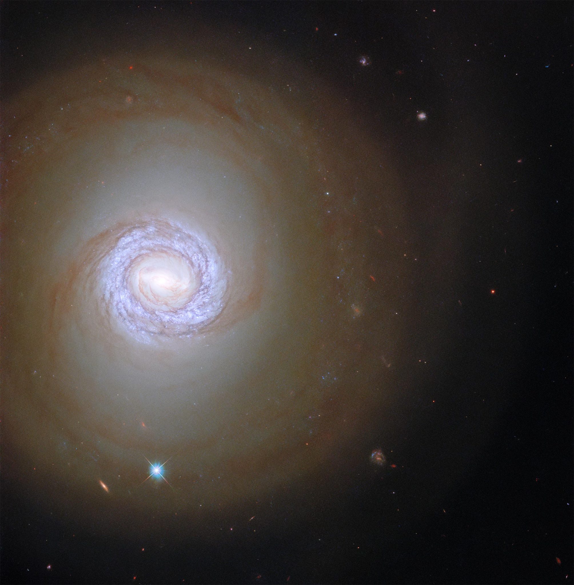 哈勃太空望远镜望向位于福尔纳克斯星座的螺旋星系NGC 1317