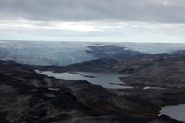 剑桥大学研究团队在37亿年前的格陵兰岛岩石中发现地球早期岩浆海洋的残留物