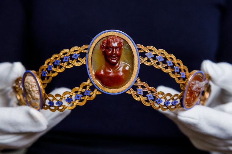 �����ʵ�������һ������Լɪ�ҡ����ð������ͷ����Ӣ���׶��ո�������������