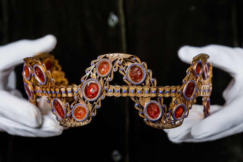 �����ʵ�������һ������Լɪ�ҡ����ð������ͷ����Ӣ���׶��ո�������������