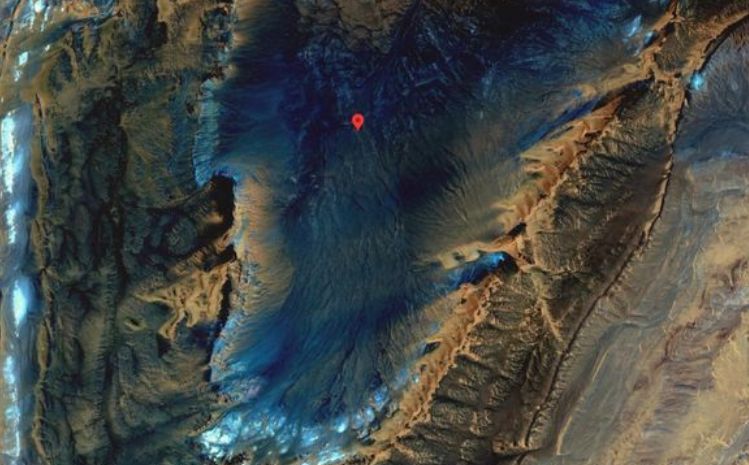 Google最新卫星图曝撒哈拉沙漠惊现神秘蓝色大倒勾