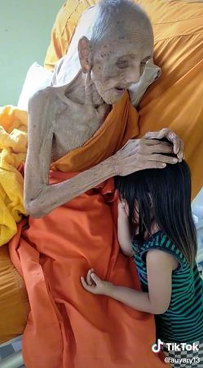 泰国男子朗坡崖（Luang Pho Yai）追求自我木乃伊化 是163岁的僧侣？