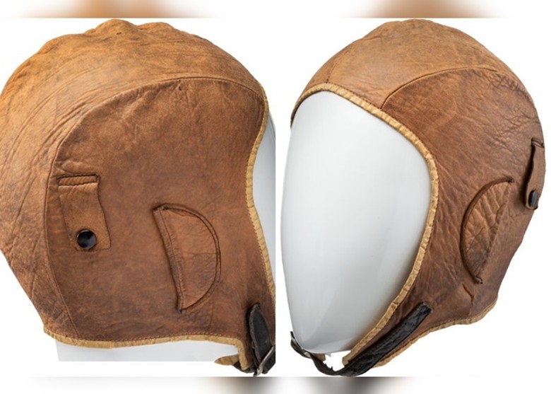 ������λ��Խ������Ĵ���Ů�ɻ�ʦ��������Amelia Earhart����ñ���� ��82����Ԫ�ɽ�