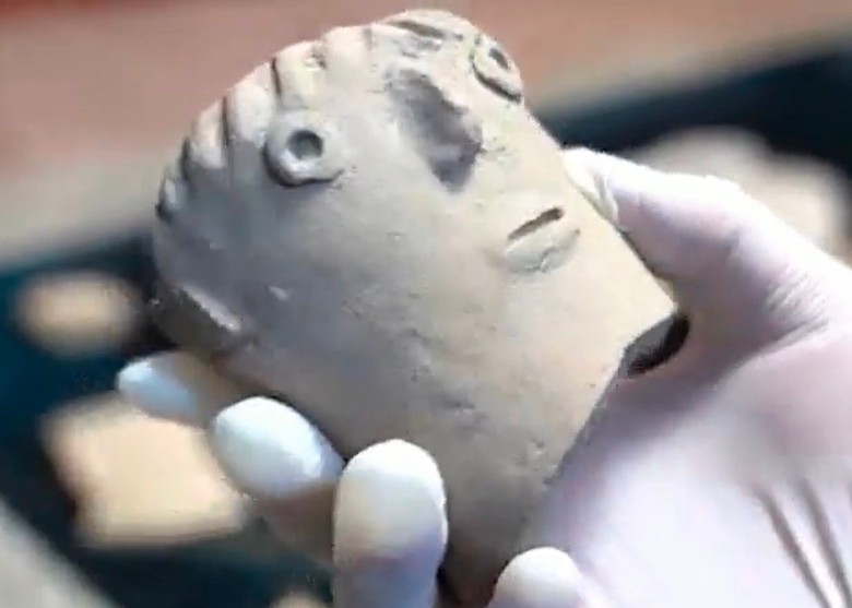 甘肃省平凉市村民在苹果园翻土时发现5000年前仰韶文化中晚期文物