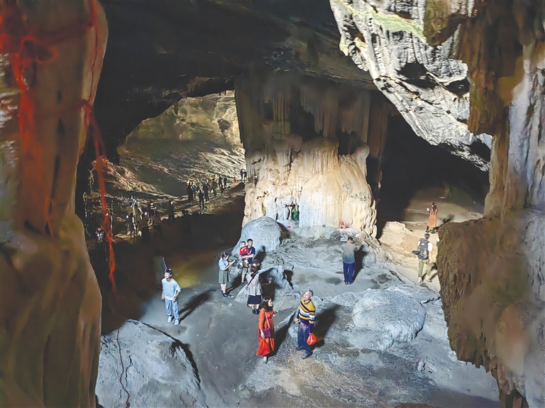 時尚炫酷服裝海報（時尚服裝圖片素材）