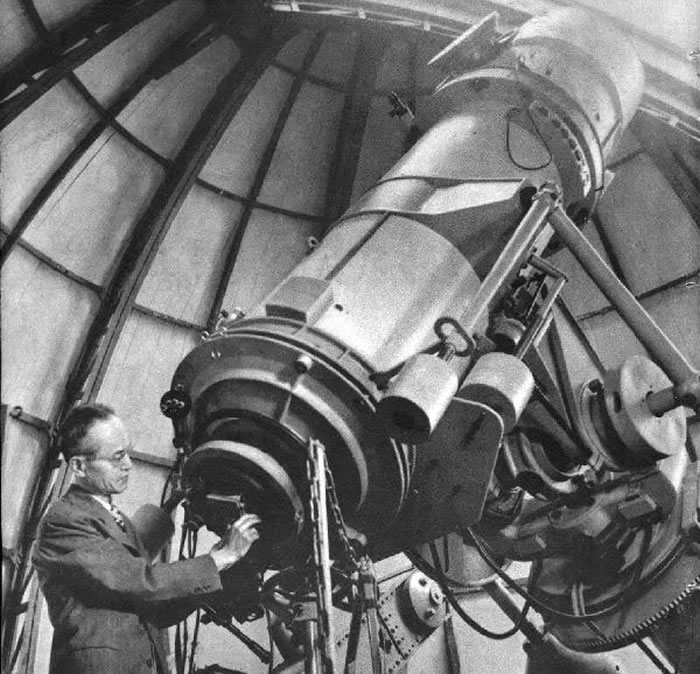20世纪60年代，张钰哲在紫金山天文台60厘米反射望远镜工作