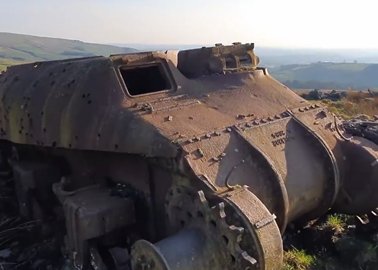 历史学家在英国北部峰区行山期间发现二战时期的加拿大白羊坦克（ram tank）