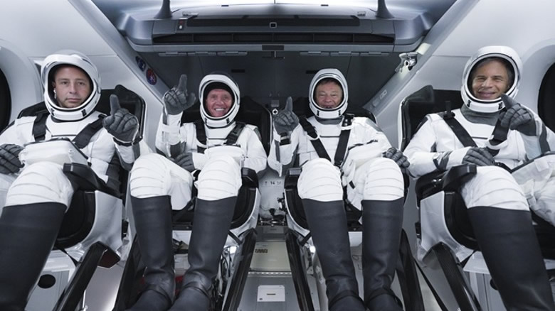 （左起）帕蒂、康纳、洛佩兹-阿里格利亚及斯蒂布即将抵达ISS。