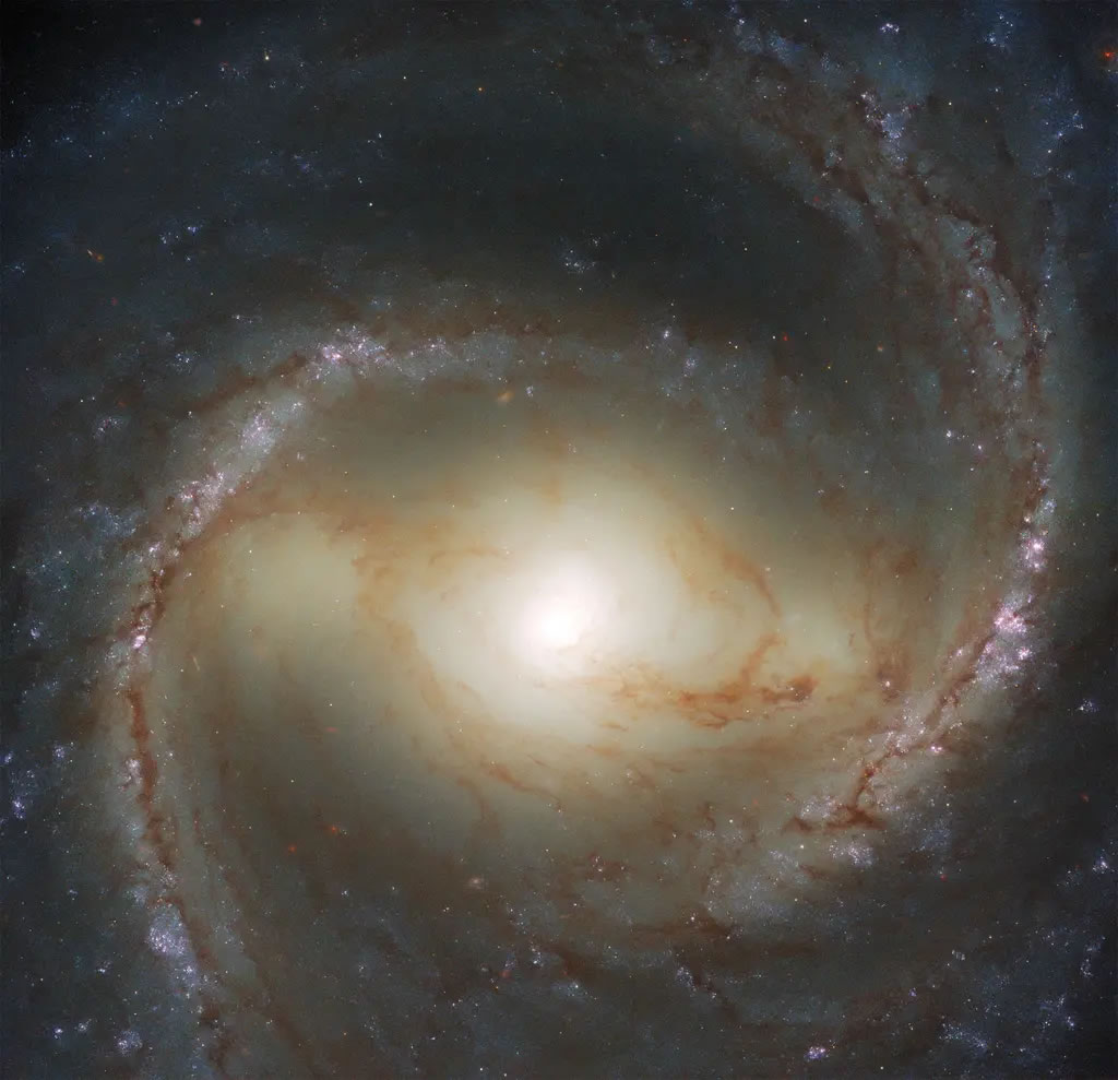 哈勃太空望远镜拍摄的螺旋星系M91