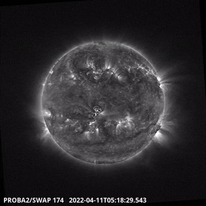 太阳黑子AR2987在4月11日世界时5时21分（北京时间下午1时21分）已经爆发了一场C级太阳耀斑