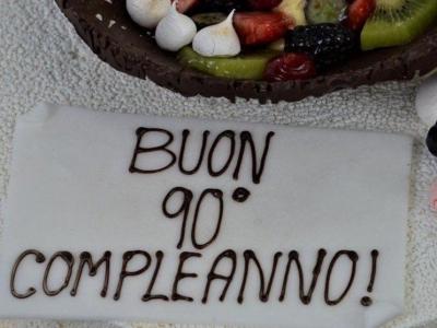 意大利老妇获美军庆生 补偿二战失窃蛋糕
