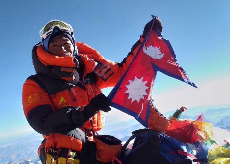 尼泊尔著名登山向导“雪巴人”里塔Kami Rita第26次登顶珠穆朗玛峰 刷新世界纪录