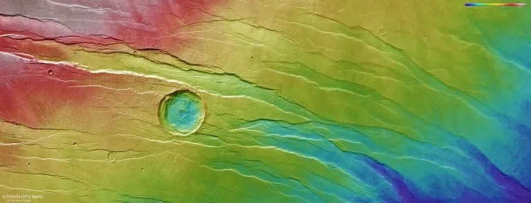 欧空局火星快车号图像显示火星上一个名为Tantalus Fossae的大型断层系统
