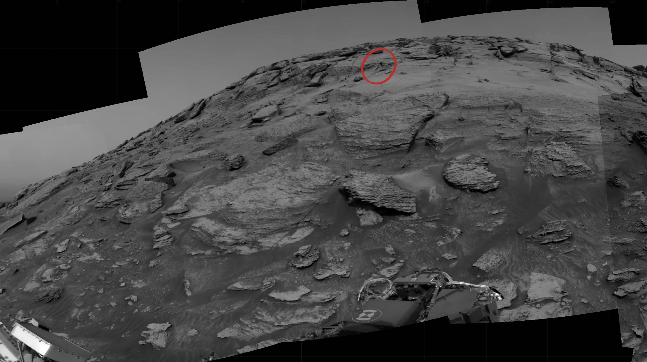 外星人隧道入口？NASA“好奇号”最新火星照片引发猜想