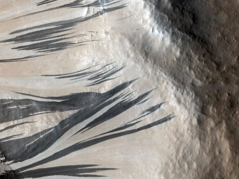 新研究可能解释为什么肉眼看不到火星上的冰霜