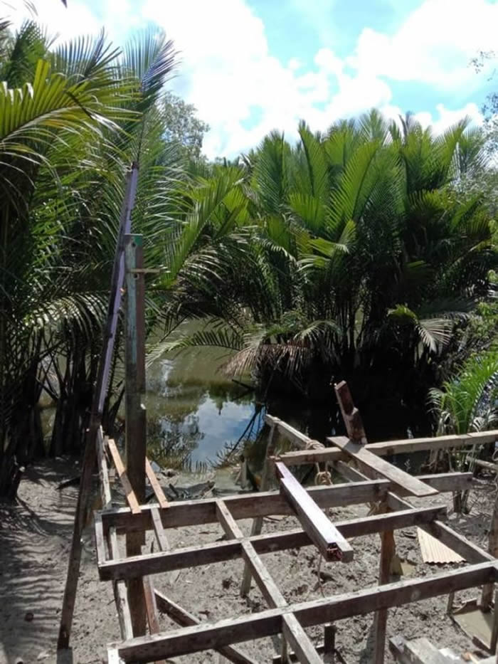 �������������ںӱ������Լҷ���ʱͻȻ�⵽���㹥�� �����ͷ��˳������