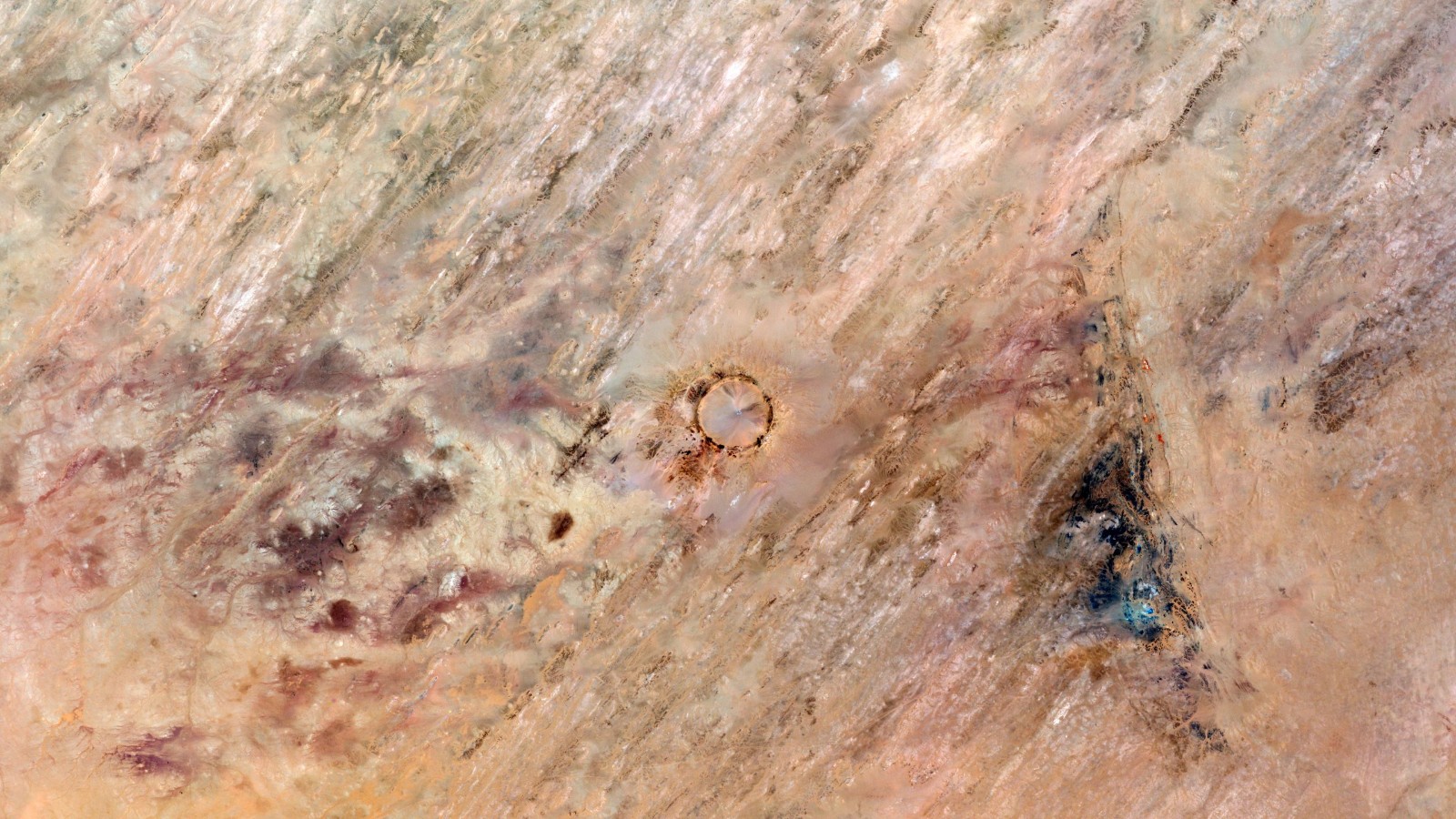 毛里塔尼亚的泰诺摩尔陨石坑：地球上保存最好的陨石坑位于撒哈拉沙漠深处