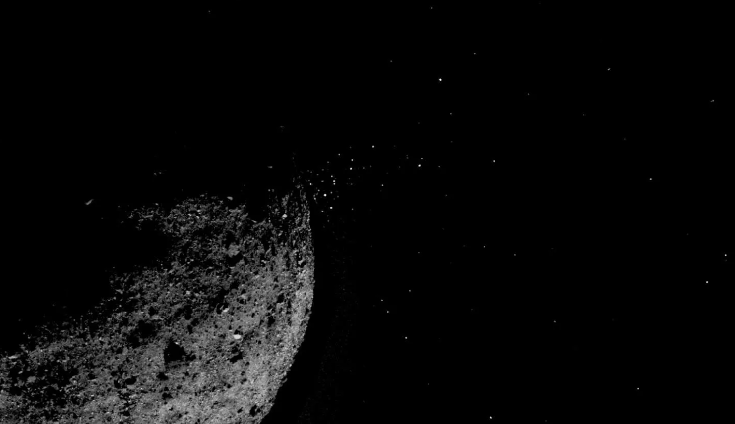 美国宇航局OSIRIS-REx航天器降落证明构成贝努小行星外表的颗粒非常松散