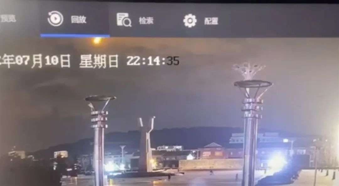 火流星?甘肃省平凉市华亭市夜空出现火球状不明飞行物