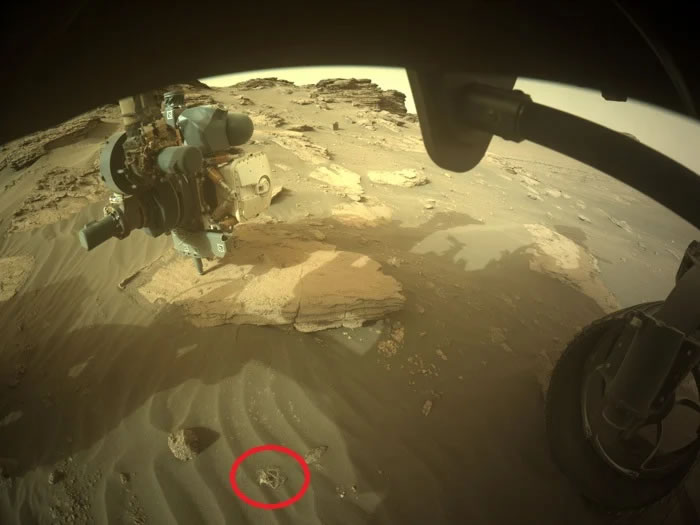 毅力号在火星上发现一条奇怪的缠绕线