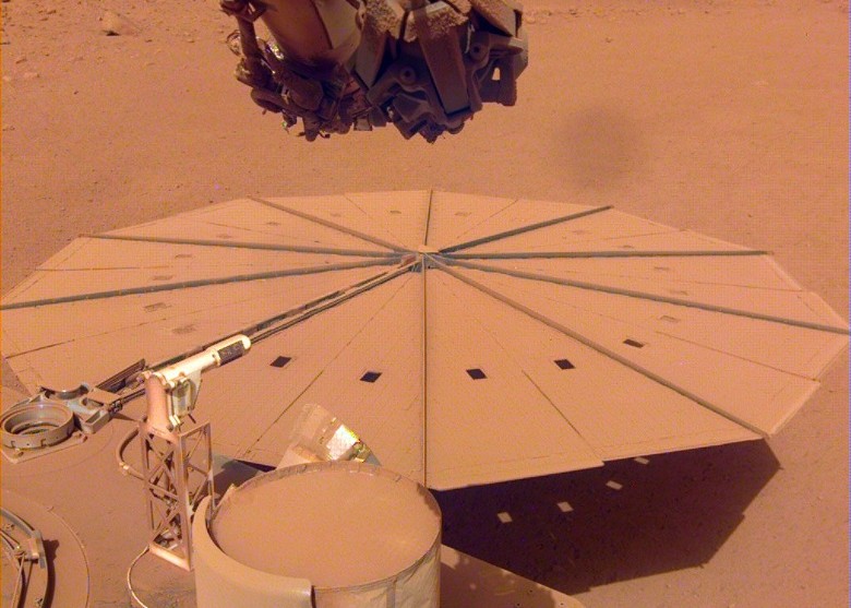 火星探测器洞察号探测到4次外星石块冲击火星时造成的震动及声音