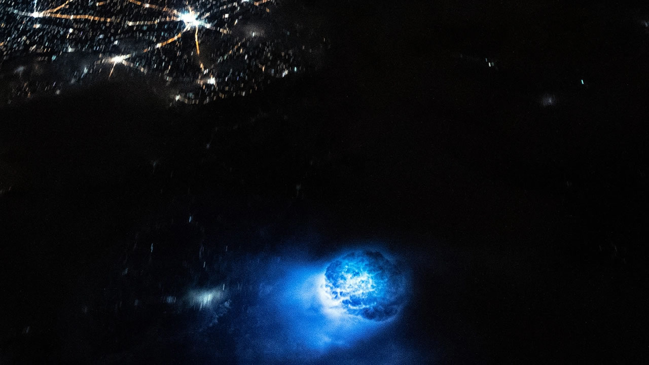 国际空间站(ISS)宇航员捕捉到地球上空神秘的蓝色球体