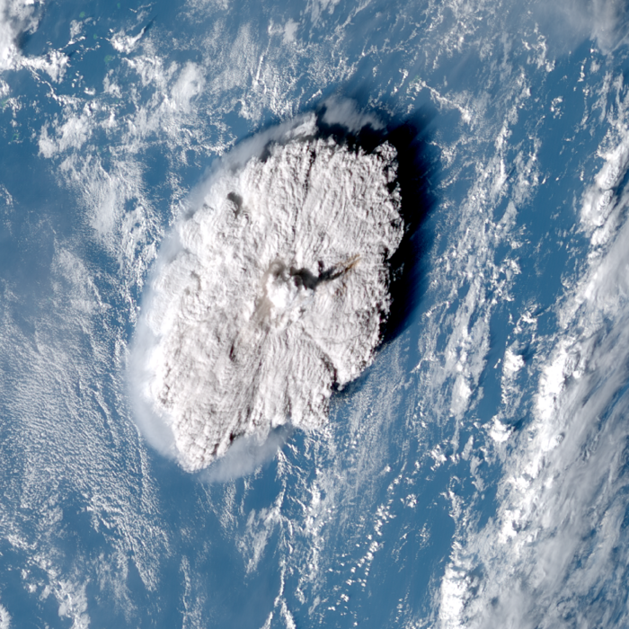 汤加火山喷发引发有史以来最高的火山羽流 首次穿透地球大气中间层