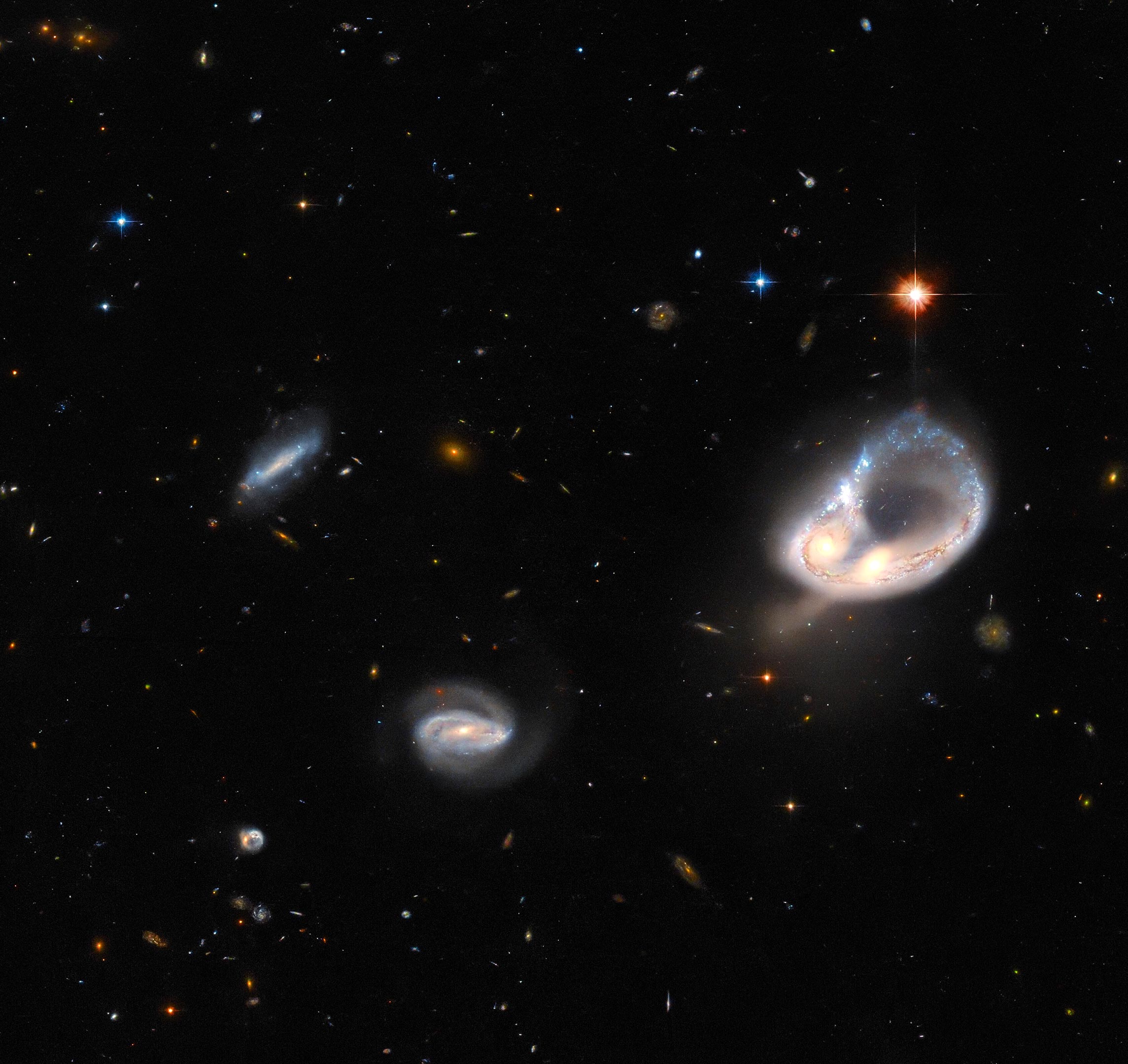 哈勃太空望远镜拍摄的Arp-Madore 417-391星系合并壮观场景