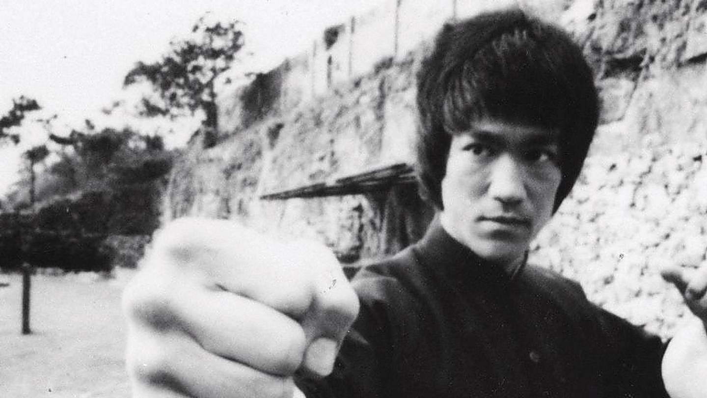 新研究提出李小龙死亡真相 死因是饮水过多引发的低钠血症