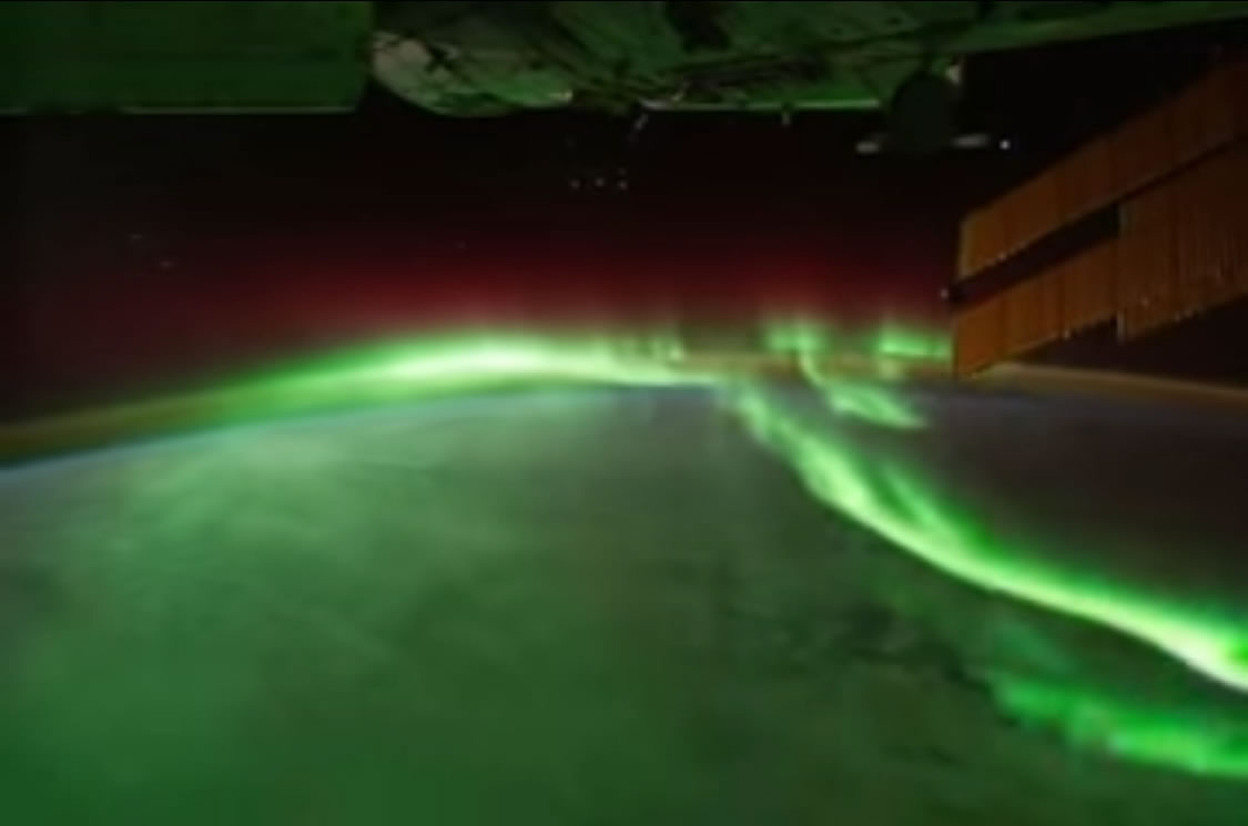 国际空间站照片显示“太空飓风”在北极上空旋转